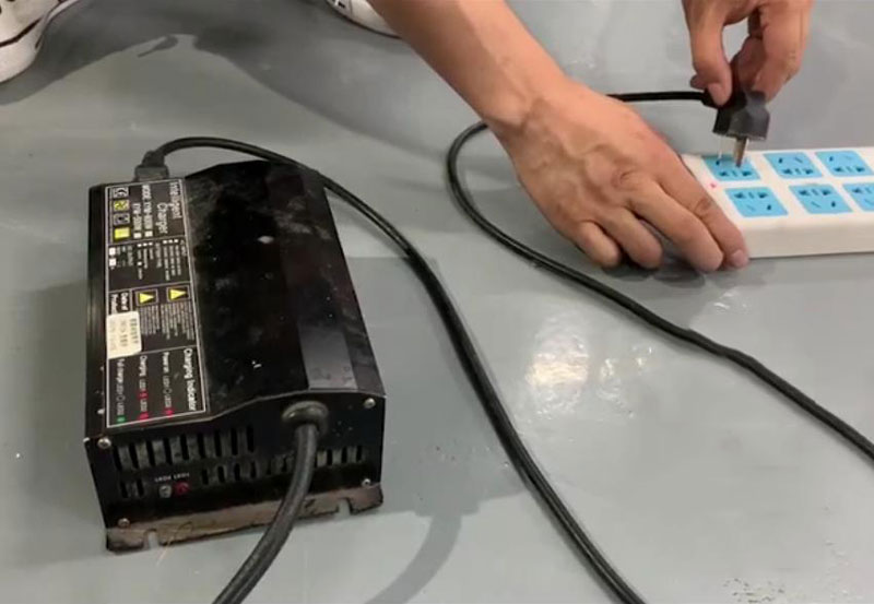 洗地機(jī)用了一年半，只運(yùn)行一小段時間電池失效